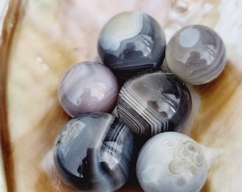 Agate Sphere - Mini Small Black Gray Agate crystal spheres • Alter crystal • Crystal gift • Pocket crystal spheres