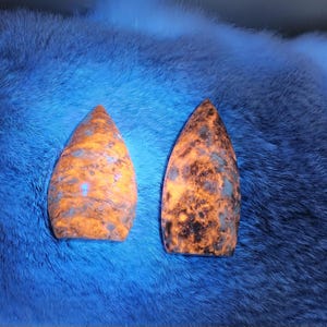 Hackmanite Flame • Hackmanite Freeform crystal flame carving • UV reactive Blue Hackmanite crystal flame - Crystal gift home decor