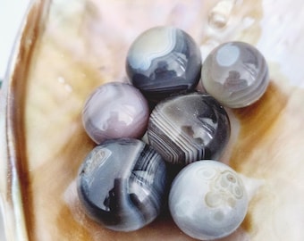 Agate sphere - Mini small Black Gray Agate crystal ball, sardonyx sphere gift • Pocket crystal sphere, mineral specimen home decor display