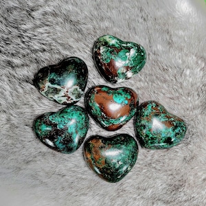 Corazón de crisocola con cobre - Cristal en forma de corazón, regalo, corazón de piedra preciosa verde, pulido, natural, exhibición de cristal para el hogar
