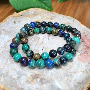 Azurite Malachite gemstone stretchy bracelet in 8mm round beads.These natural crystal bracelets are suitable for men and women. Fits up at 6.5inch wrists, this is known as the stone of heaven.Gift this stunning healing gift to all crystal collectors.