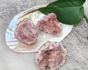 Geoda de amatista rosa • Media geoda de amatista rosa Gemmy - Geoda de cristal de amatista rosa drusa - Decoración metafísica para el hogar
