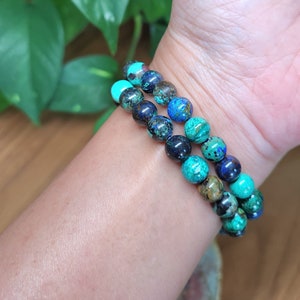 Azurite Malachite gemstone stretchy bracelet in 8mm round beads.These natural crystal bracelets are suitable for men and women. Fits up at 6.5inch wrists, this is known as the stone of heaven.Gift this stunning healing gift to all crystal collectors.