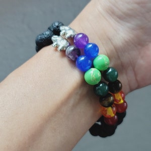 Pulsera de piedra de lava chakra, redonda de 8 mm, roca de lava con pulsera de piedras preciosas con dije de elefante • Pulsera de cristal para hombres y mujeres • Joyería curativa