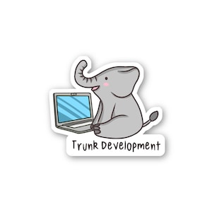 Puede incluir: Una ilustración de dibujos animados de un elefante gris sentado en un ordenador portátil con el texto "Trunk Development" debajo.