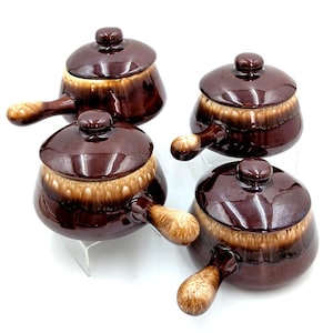 4 ciotole da zuppa/chili/cipolle francesi con manici e coperchi, modello McCoy Pottery Brown Drip 7054, vintage.