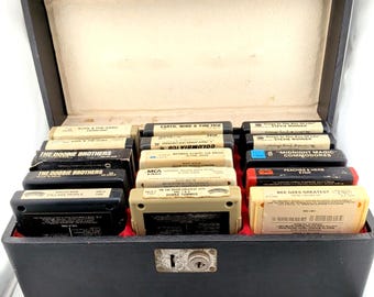 Lot of 15 VTG 8 Tracks + Case 70s Legends: Elton, EWF, Wonder, Commodores, Bee Gees +++