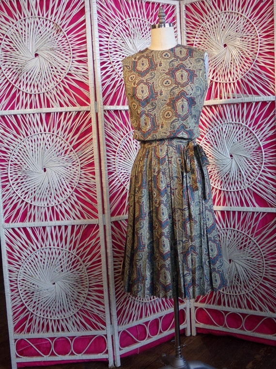 Vintage Paisley Print Pleated Dress