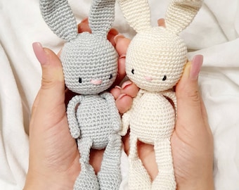 Peluche coniglietto realizzato all'uncinetto amigurumi/coniglio di pezza per regalo nascita bimbo