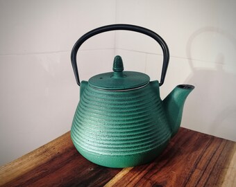 Traditional Cast Iron Teapot (900ml) With Tea Leaf Infuser Large Vibrant Green