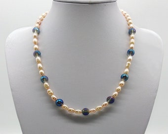 40298 Necklace with freshwater pearls and blue rock crystal