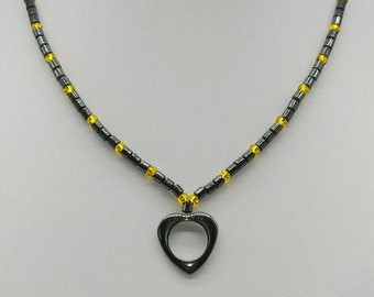 40152 Necklace with hematite beads and yellow glass beads and a hematite heart pendant.