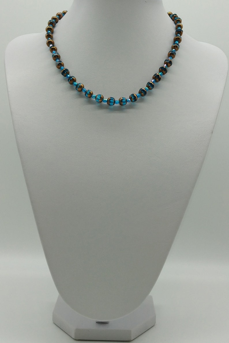 40166 Chic fashion chain in blue and copper-colored glass crystals. image 2