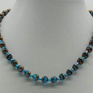 40166 Chic fashion chain in blue and copper-colored glass crystals. image 1