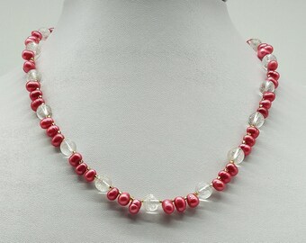40050 Collier avec perles d’eau douce de couleur rouge et cristal de roche clair, collier, cadeau pour femme