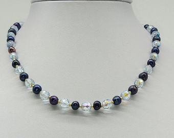 40109 Necklace with clear glass crystals in combination with dark blue colored freshwater pearls