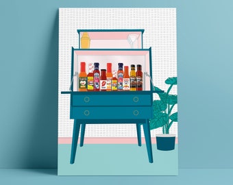 Impresión artística de gabinete de bebidas de mediados de siglo con salsa picante (tamaños A4/A3)