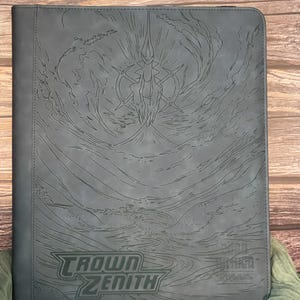 Classeur personnalisé pour cartes à collectionner gravées au laser « Top Loader » – Rangement personnalisé en cuir PU pour les collectionneurs du JCC
