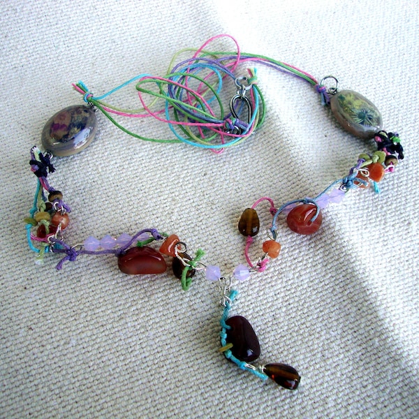 Collier coloré "Perles & cabochons bois"