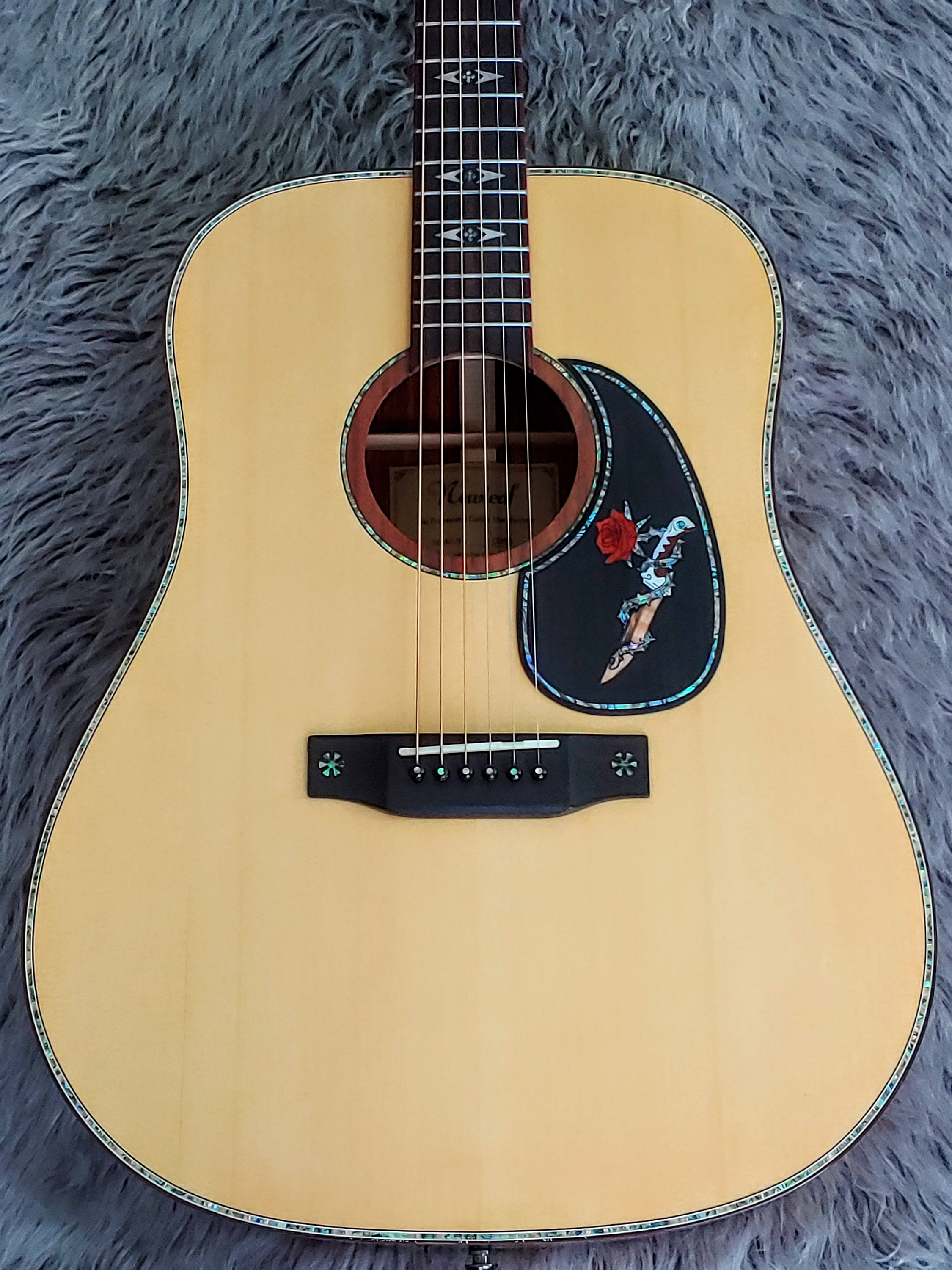 Teardrop Guitar Pickguard Knife-rose Mother of Pearl Teardrop Guitar Pickguard Knife-rose Mother of Pearl