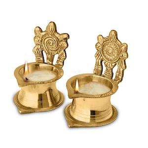 Pack of 2 Pure Brass Shanku Chakra 4.5 Inch Kamakshi Diya Diwali Decoration Item for Home Decor - Brass shanku Chakra kuber Diya for puja