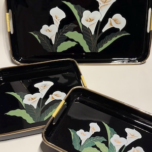Vintage zwart gelakt dienblad met lelies ongerept gemaakt in Japan