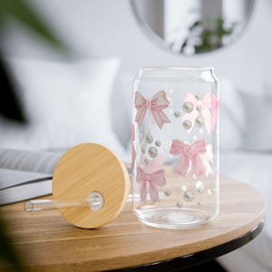 Pink Coquette Sipper Glass, 16oz - Chic and Classy Pink Bow Design, Perfect for Girl&#39;s Night Out or Bridal Shower, Gift for Her, Cocktail