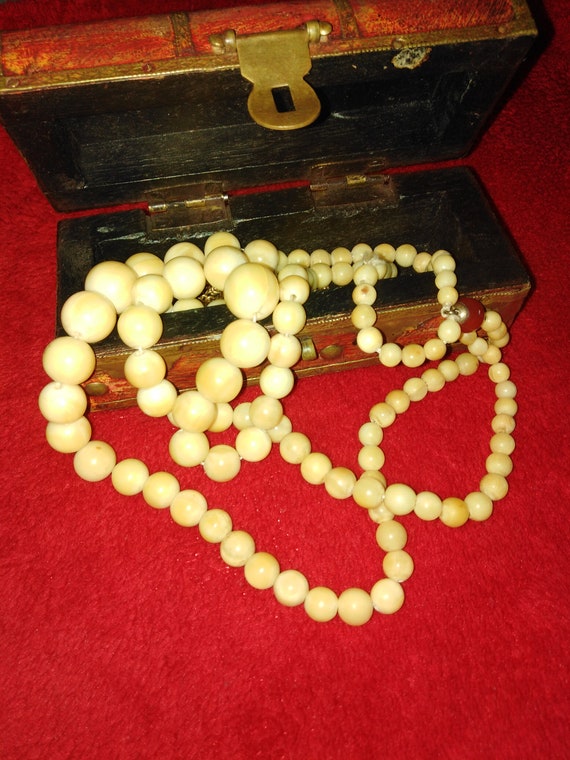 White Amber Antique necklace