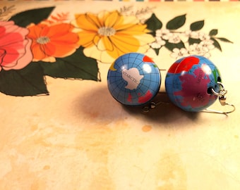 Pendientes de globo terráqueo de colores, joyas del Día de la Tierra