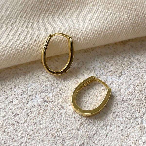 Simple 14K Oval Gold Hoop Earrings, Plain Gold Huggy Earrings, Gold Huggie Hoops, Minimalist Gold Oval Hoop Earrings, Everyday Hoop Earrings