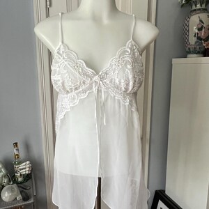 1980er Jahre Vintage Weißes Dessous Schiere Slip Kleid mit Perlen Büste Futter | Grösse L