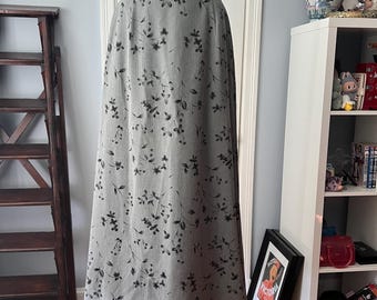 Size 6 | 1990s Vintage Josephine Chaus Grey and Black Floral Maxi skirt