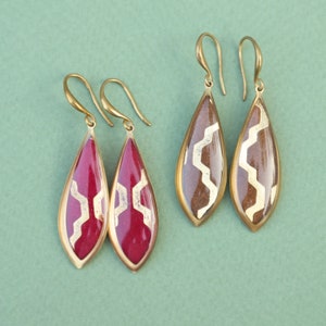 Orecchini a goccia in resina di carta Sakhi/Regalo per la mamma/Regalo per il nuovo vicino/Pendenti rustici marroni Boho/Gioielli indiani moderni/Viola prugna