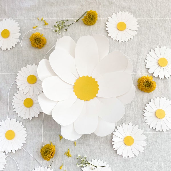 Giant Paper Daisy - Paper Daisy - Spring Decor - Party Decor - Baby shower - Paper Flower - Daisy - Tea Party - Mother's Day
