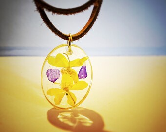 Pressed Flower Jewelry Real Buttercup Necklace Gift for Her Pressed Buttercup Necklace Floral Necklace Floral Pendant Gardener Gift