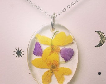Pressed Flower Jewelry Real Buttercup Necklace Gift for Her Pressed Buttercup Necklace Floral Necklace Floral Pendant Gardener Gift