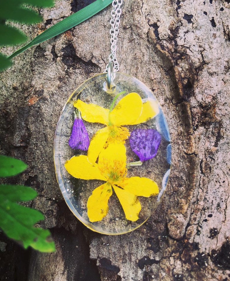 Pressed Flower Jewelry Real Buttercup Necklace Gift for Her Pressed Buttercup Necklace Floral Necklace Floral Pendant Gardener Gift