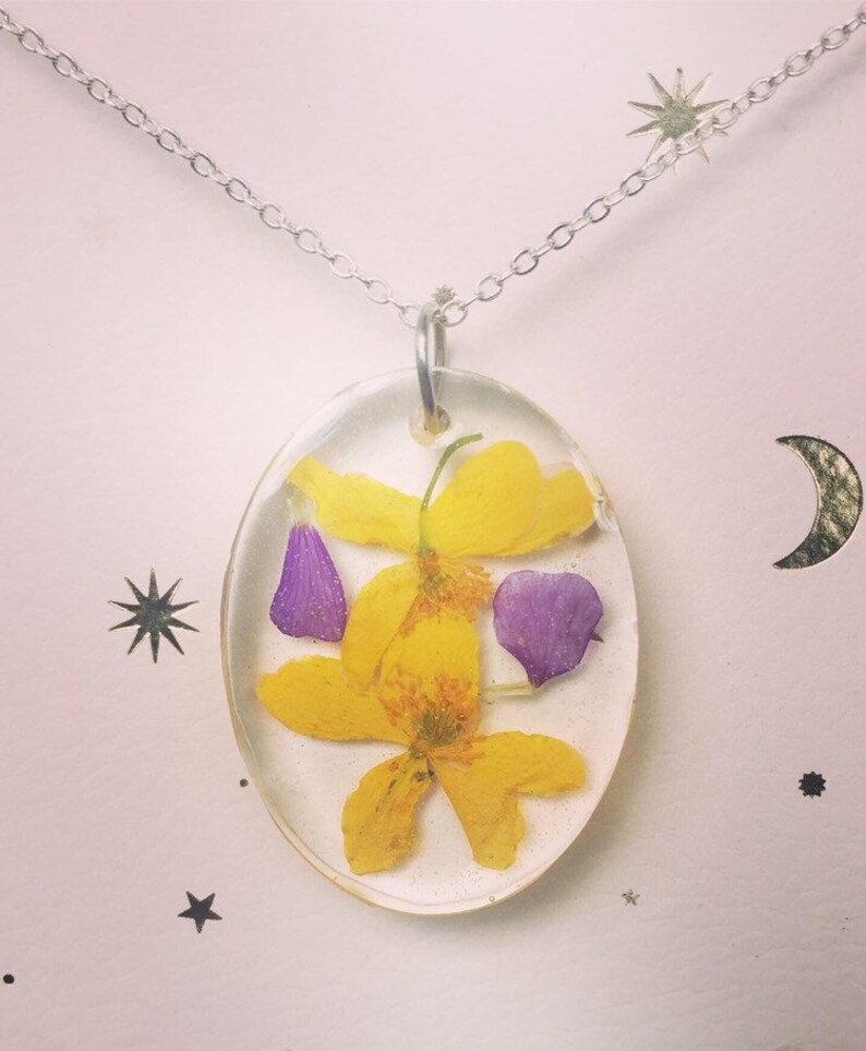 Pressed Flower Jewelry Real Buttercup Necklace Gift for Her Pressed Buttercup Necklace Floral Necklace Floral Pendant Gardener Gift