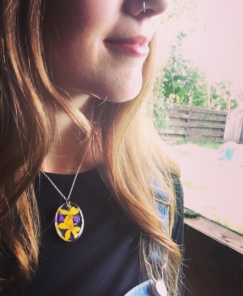 Pressed Flower Jewelry Real Buttercup Necklace Gift for Her Pressed Buttercup Necklace Floral Necklace Floral Pendant Gardener Gift