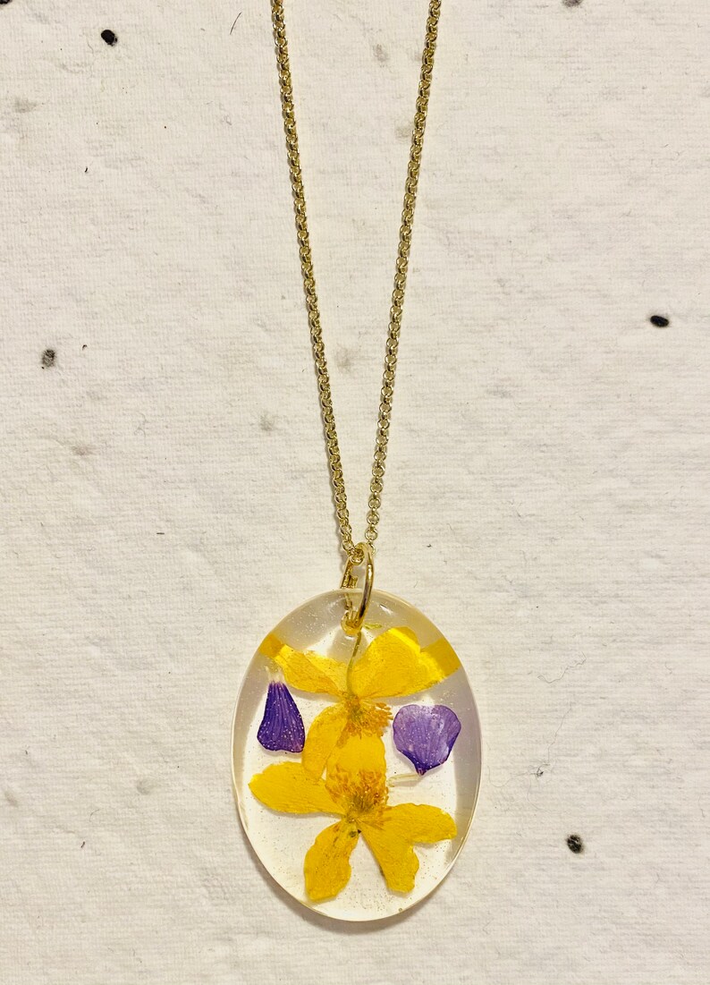 Pressed Flower Jewelry Real Buttercup Necklace Gift for Her Pressed Buttercup Necklace Floral Necklace Floral Pendant Gardener Gift