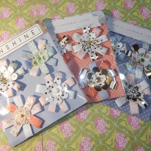 Lot de 4 embellissements en papier faits main - Scrapbooking/créations manuelles/journal/fabrication de cartes