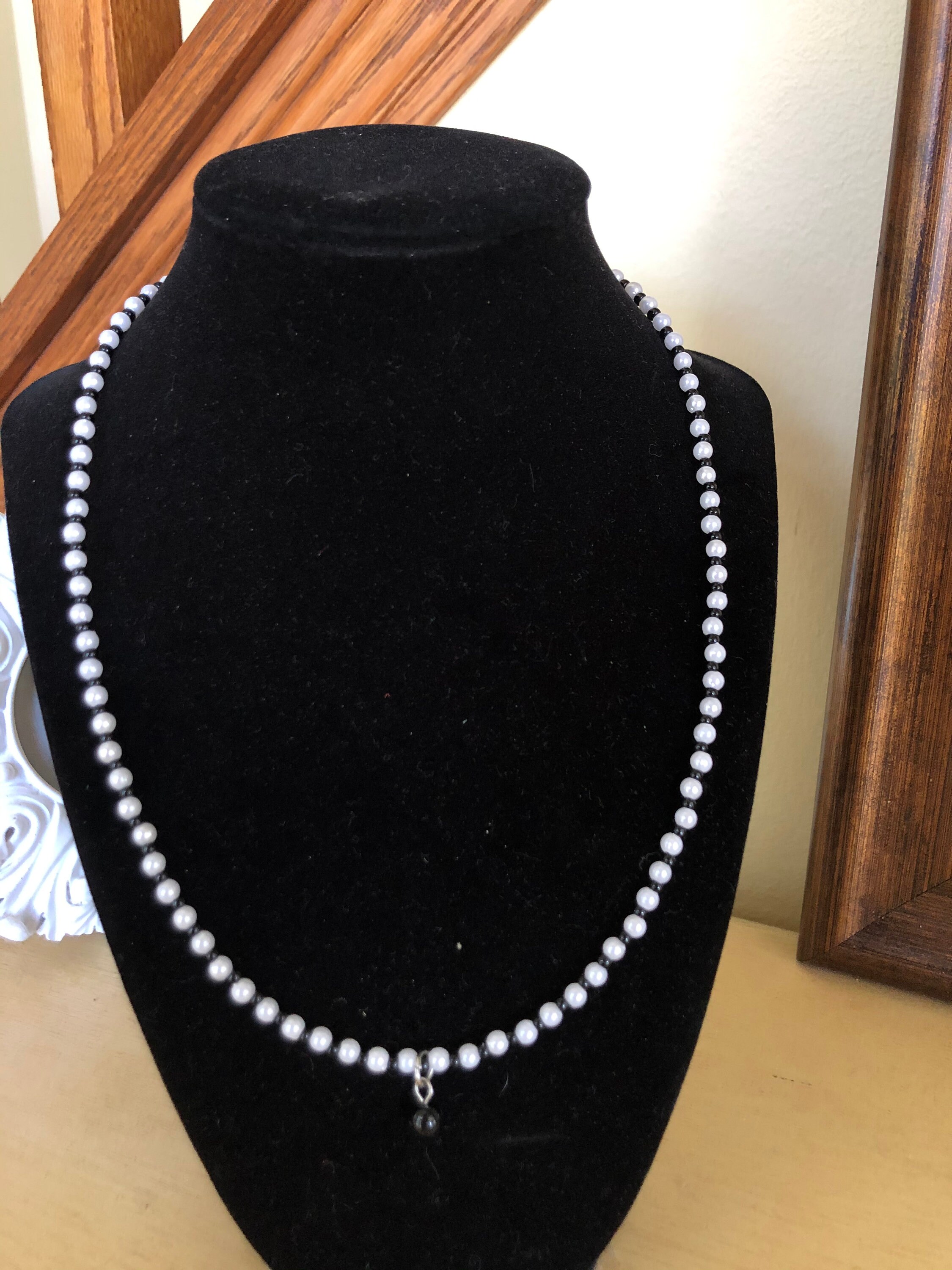 Black and White Pearl Necklace - Etsy