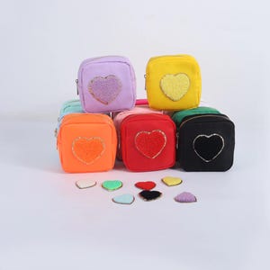 PEQUENA bolsa de nylon, bolsa com inicial de glitter, bolsa de cosméticos com letras de chenille, bolsa de higiene pessoal, bolsa de viagem