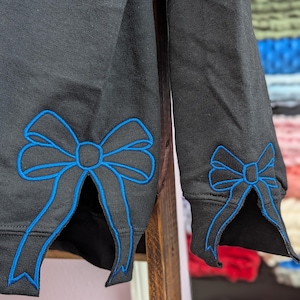 Side Bow besticktes Sweatshirt, Trendy Applikation Bogen Sweatshirt, Taille Bogen Applikation Minimalistisches Sweatshirt für Geschenk, Preppy Bow Sweatshirt