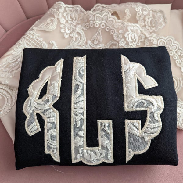 Mama Mel ™ Ausgebogtes MONOGRAMM Hochzeitskleid-Andenken-Sweatshirt - Hergestellt aus Ihrem Hochzeitskleid