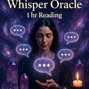 Op de afbeelding: Een set van drie keramische mokken met een gespikkelde, matte afwerking. De mokken zijn in crème, lichtgrijs en donkergrijs. Elke mok heeft een eenvoudig, minimalistisch ontwerp.