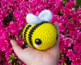 Petit amigurumi abeille au crochet