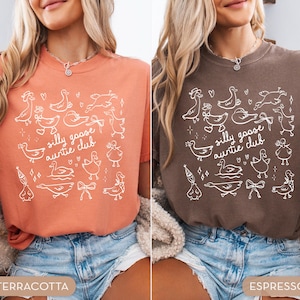 Comfort Colors® Cute Auntie Shirt Aunt Shirt Silly Goose Auntie Shirt New Aunt Gift Pregnancy Announcement Gift for Aunt Pregnancy Reveal bild 5