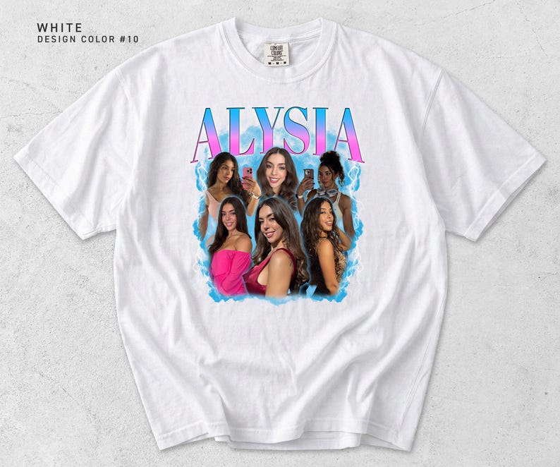 K&ouml;nnte beinhalten: Wei&szlig;es T-Shirt mit einem Grafikdesign mit dem Namen "ALYSIA" in einem Farbverlauf aus Rosa und Blau. Das Design enth&auml;lt Bilder von mehreren Frauen. Das Shirt hat einen Rundhalsausschnitt und kurze &Auml;rmel.
