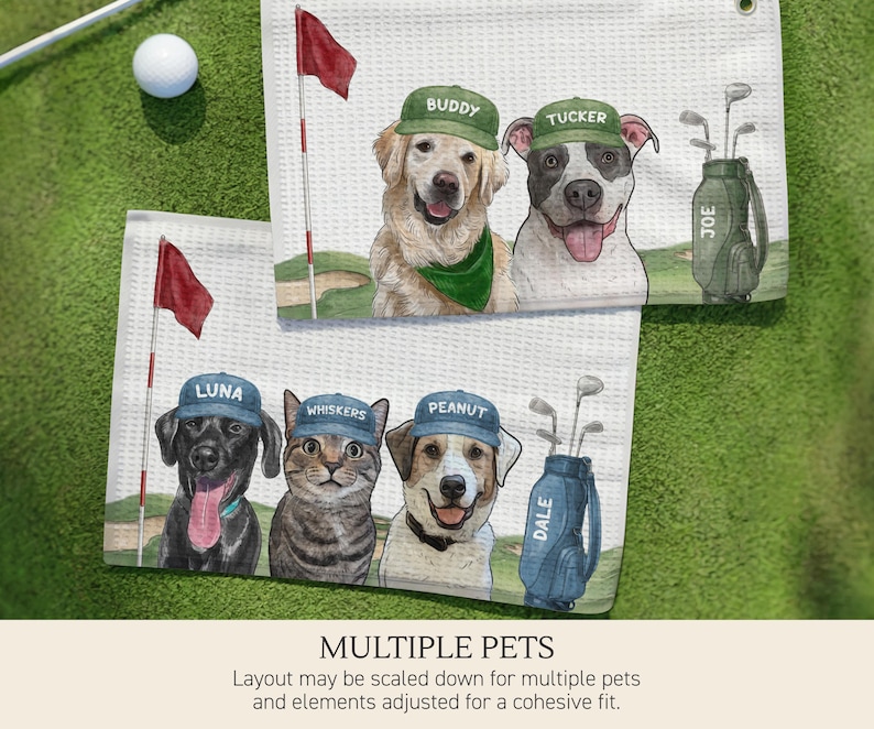Op de afbeelding: Twee witte golfhanddoeken met wafelstructuur en aquarelillustraties van huisdieren met baseballpetten. E&eacute;n handdoek toont een golden retriever genaamd Buddy en een pitbull genaamd Tucker met een groene golfbag met het label Joe. De andere toont een zwarte hond genaamd Luna, een cyperse kat genaamd Whiskers en een hond genaamd Peanut met een blauwe golfbag met het label Dale.